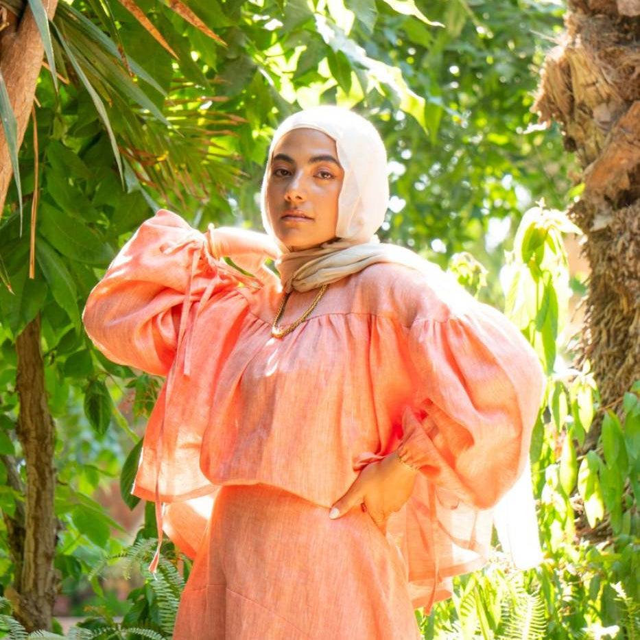 LOOK 11 in Peach