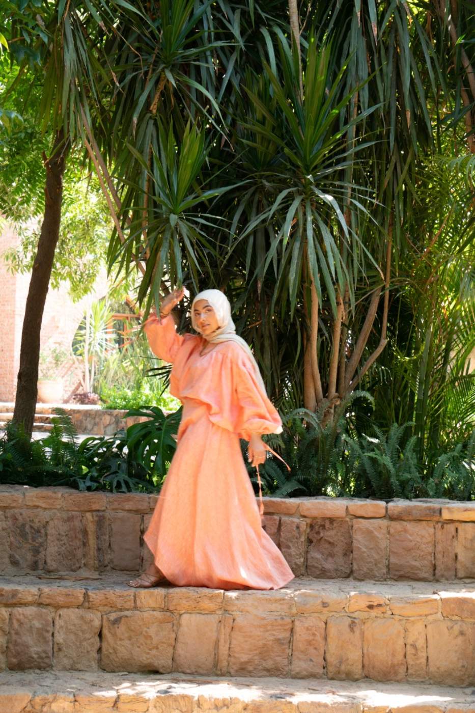 LOOK 11 in Peach