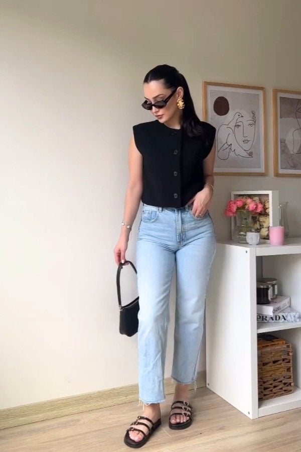 Cropped Basic Vest In Black