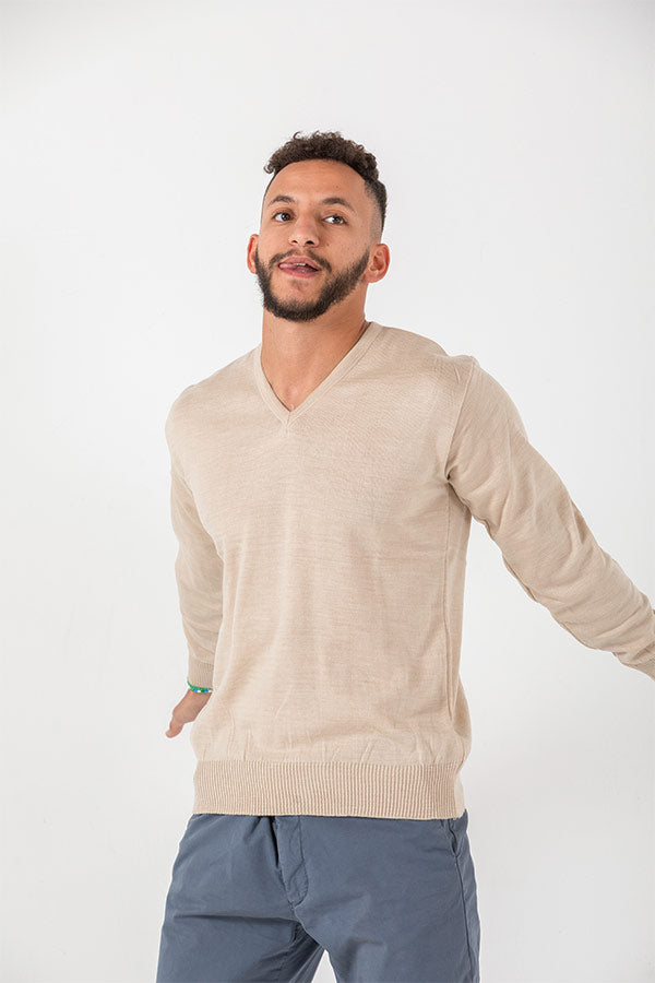 V-neck pullover in beige