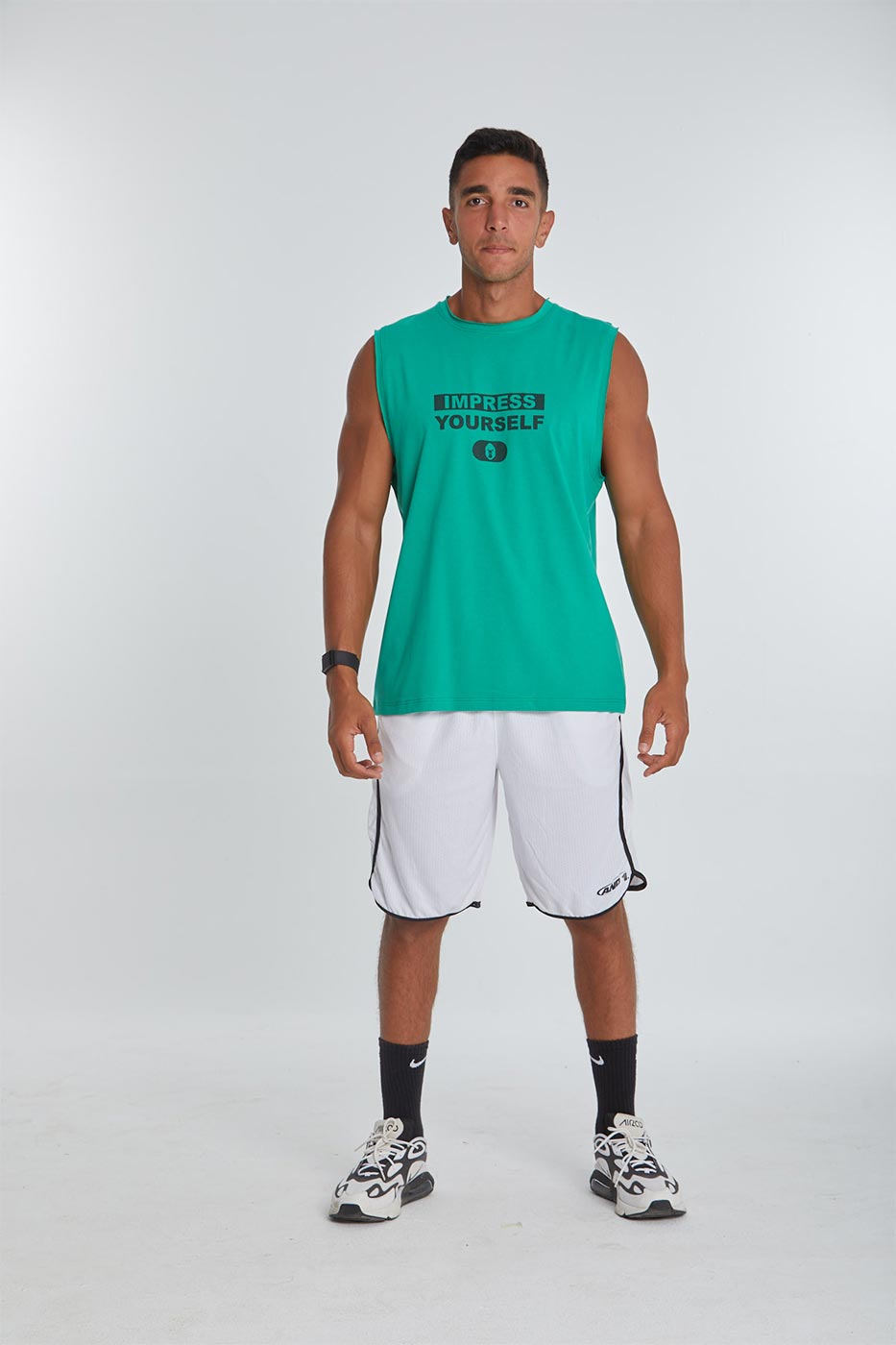 Closed tank top in green