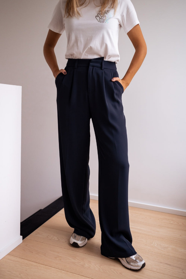 Old Money Pants In Navy Blue thumbnail